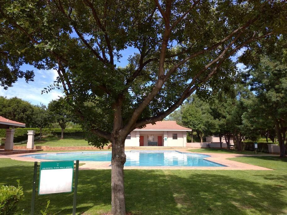 Pecanwood Estate Cosy 3 Bedroom Villa With Pool Hartbeespoort Eksteriør billede